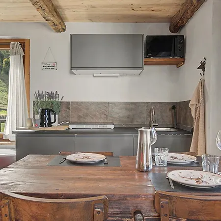 Apartment Maison Terese Cerise